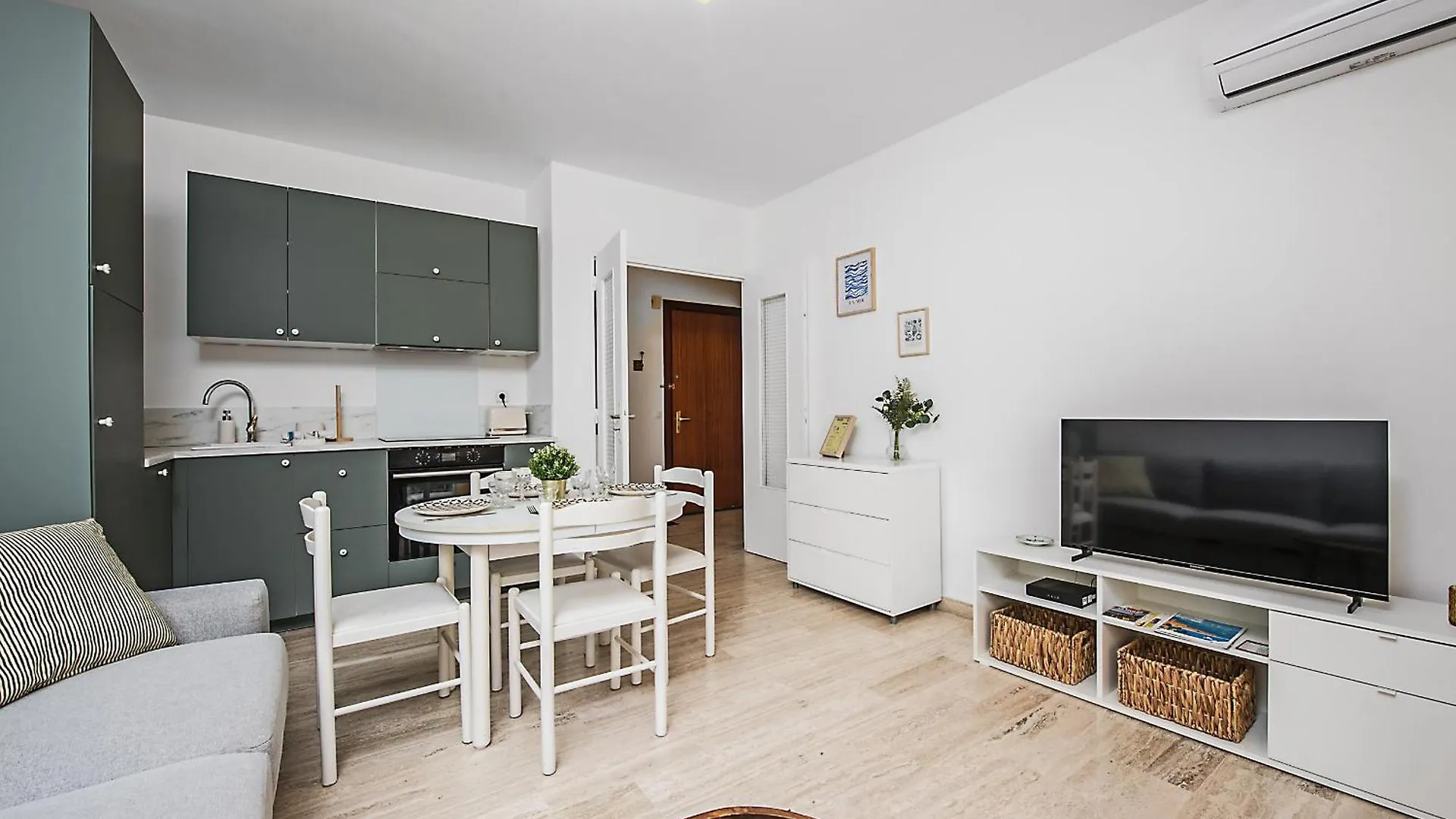 Colonel Hebert Deux Pieces Climatise Apartment Menton