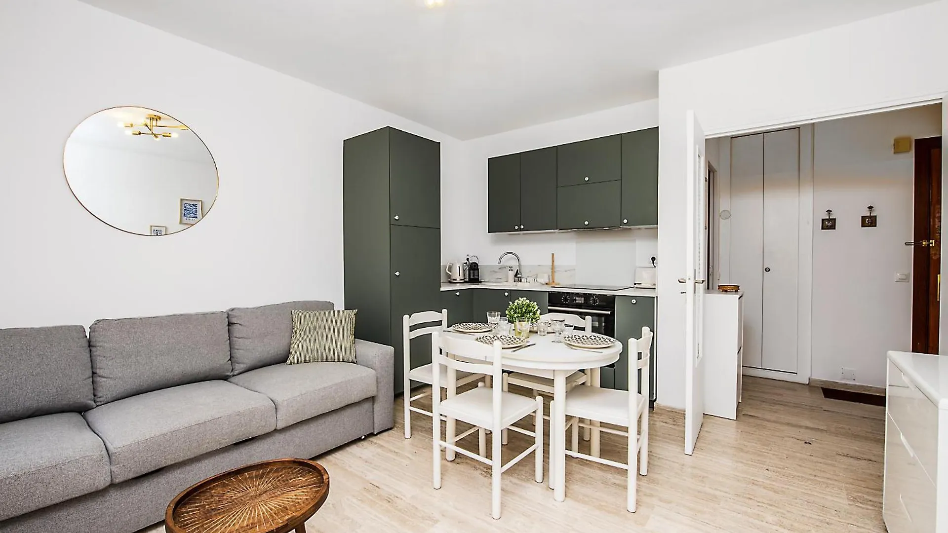 Colonel Hebert Deux Pieces Climatise Apartment Menton France