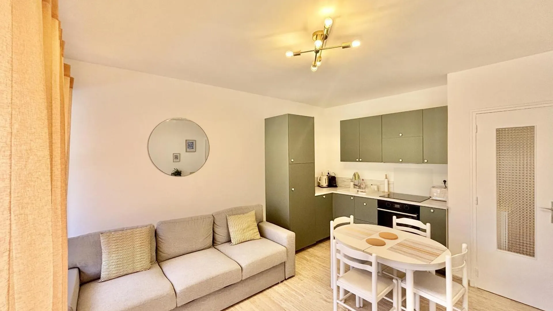 Colonel Hebert Deux Pieces Climatise Apartment Menton